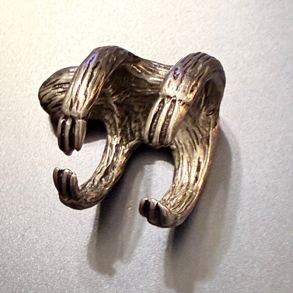 Silver Tone Sloth Finger Grip Ring Size 5.5 US - Picture 5 of 7
